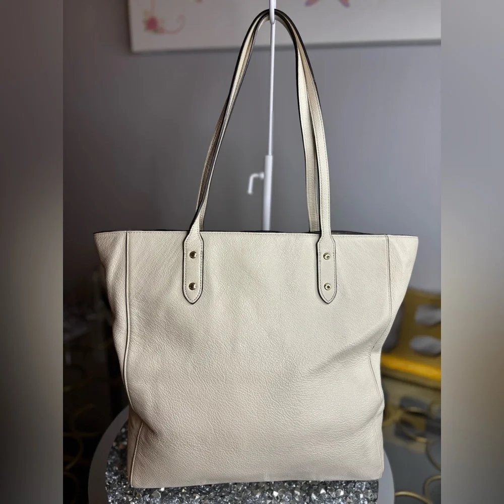 Coach 2017 Pebble Leather Town Tote in the color Chalk EUC - Picture 6 of 17